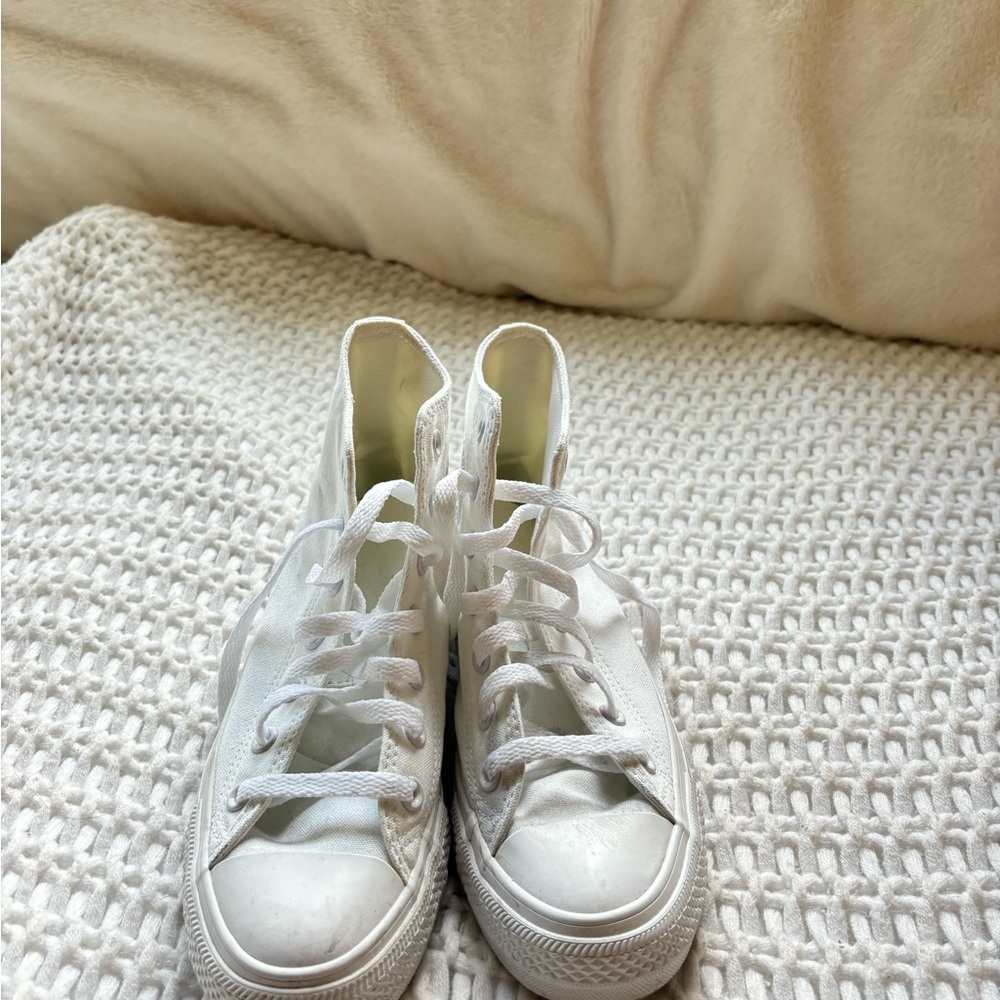 white converse - Picture 2 of 3